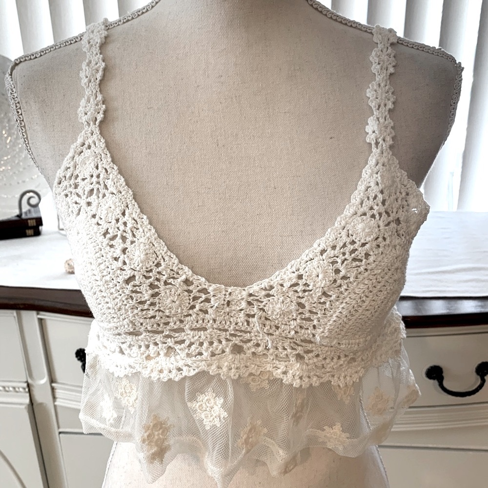 NWT Native Rose White Lace Crop Top Medium